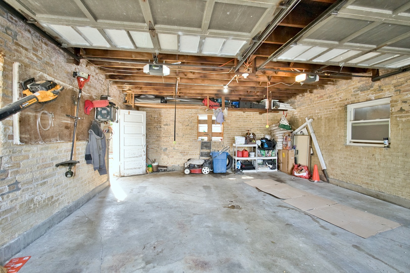 2535 W Glenlake Avenue