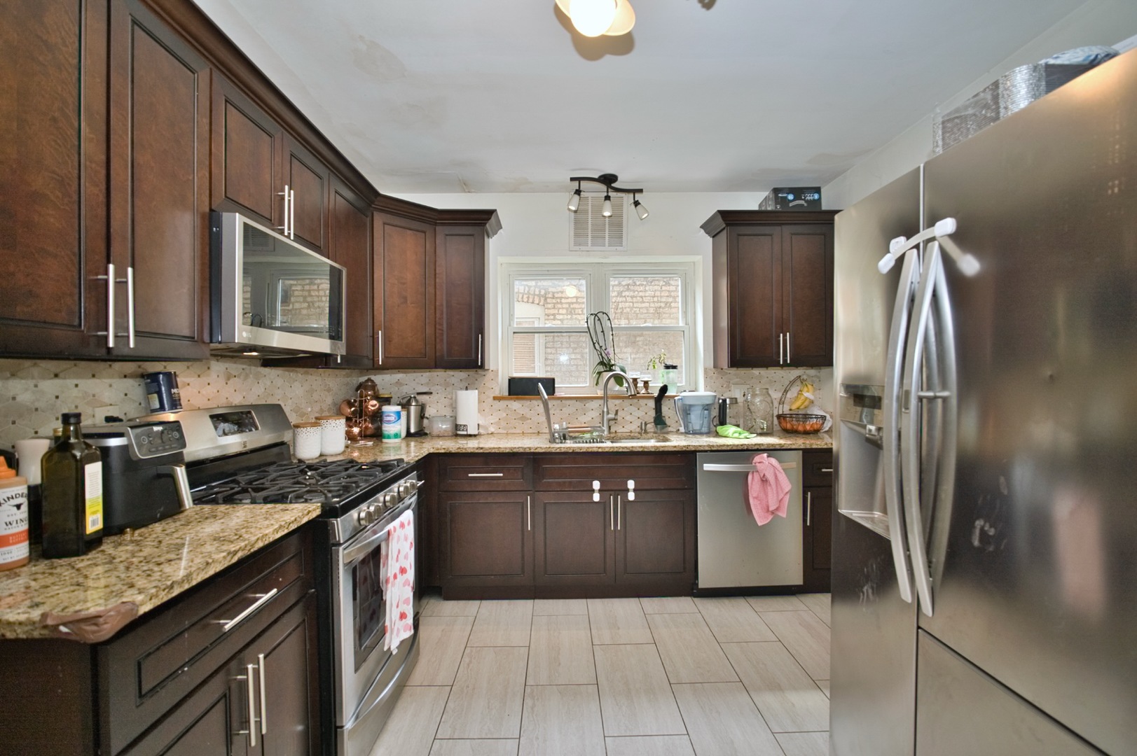 2535 W Glenlake Avenue