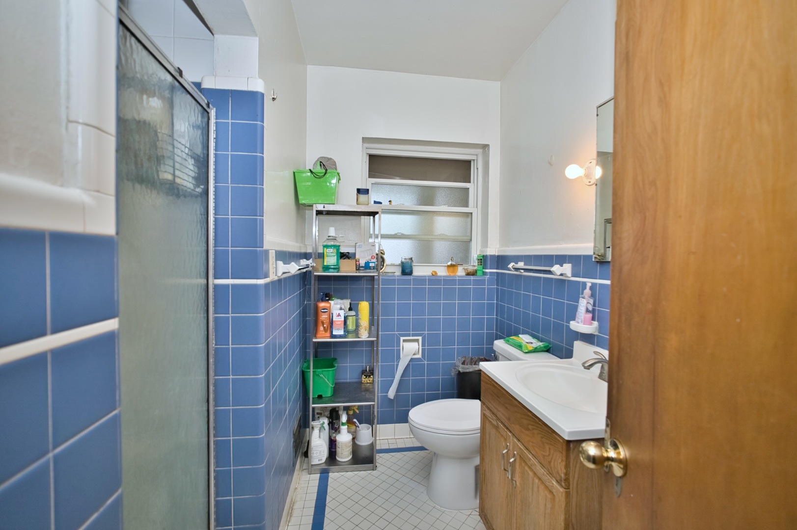 2535 W Glenlake Avenue