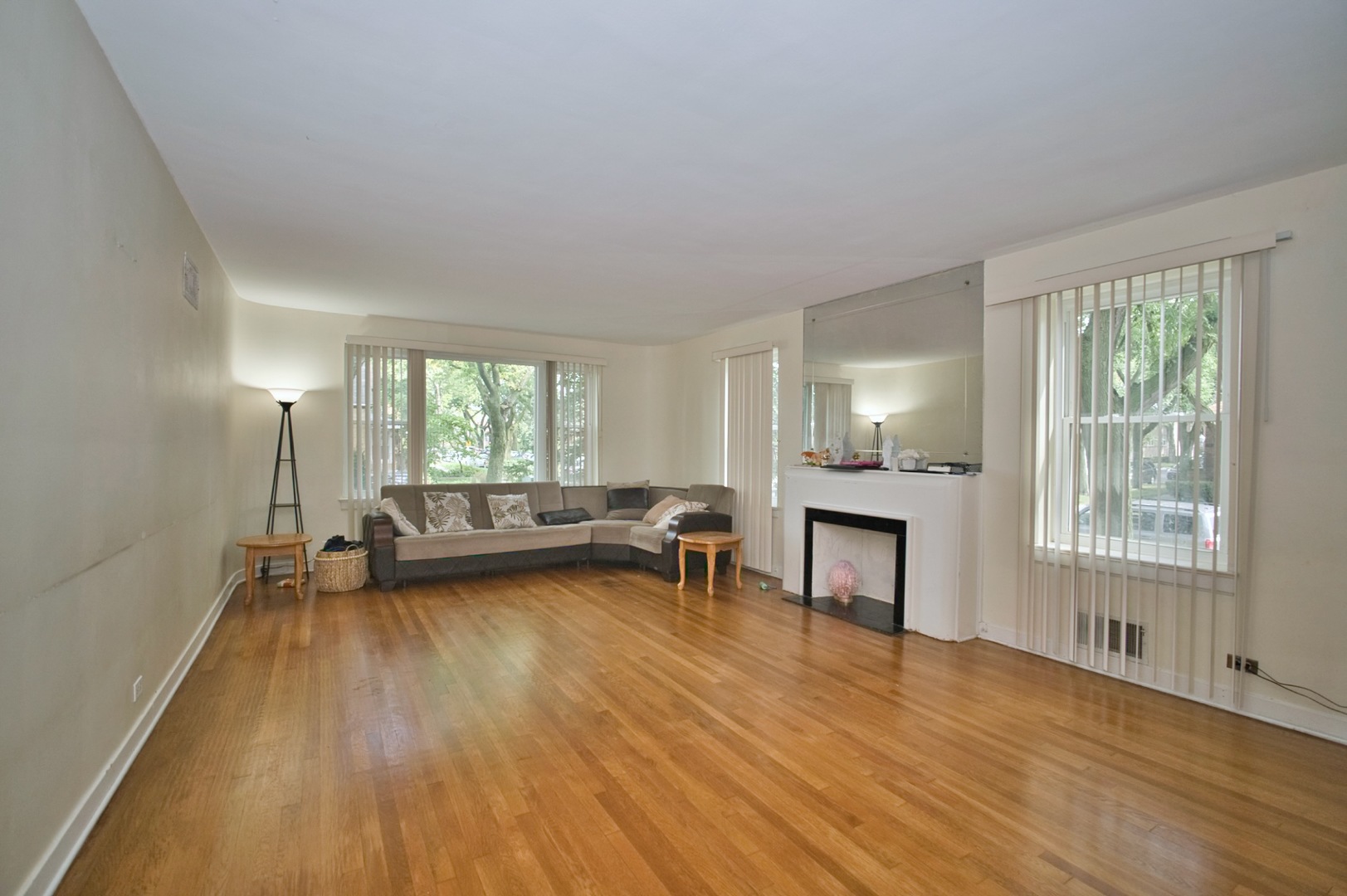 2535 W Glenlake Avenue