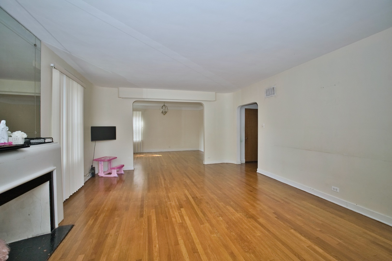 2535 W Glenlake Avenue