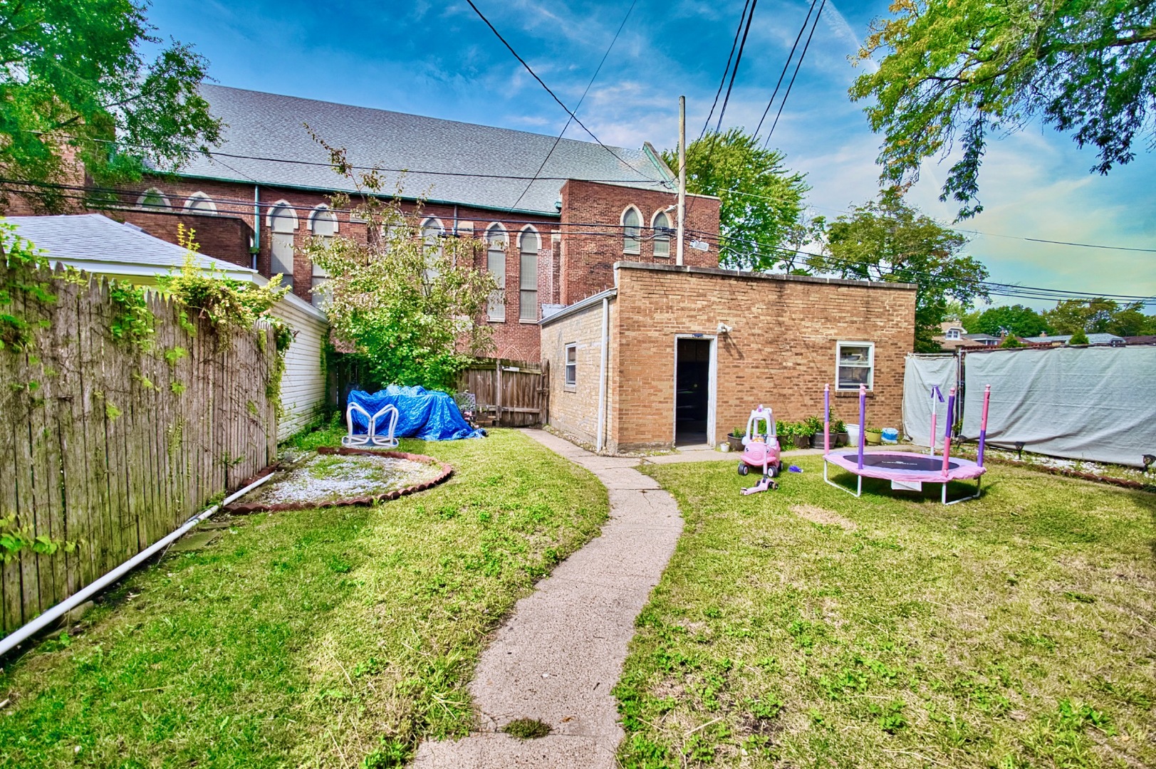 2535 W Glenlake Avenue