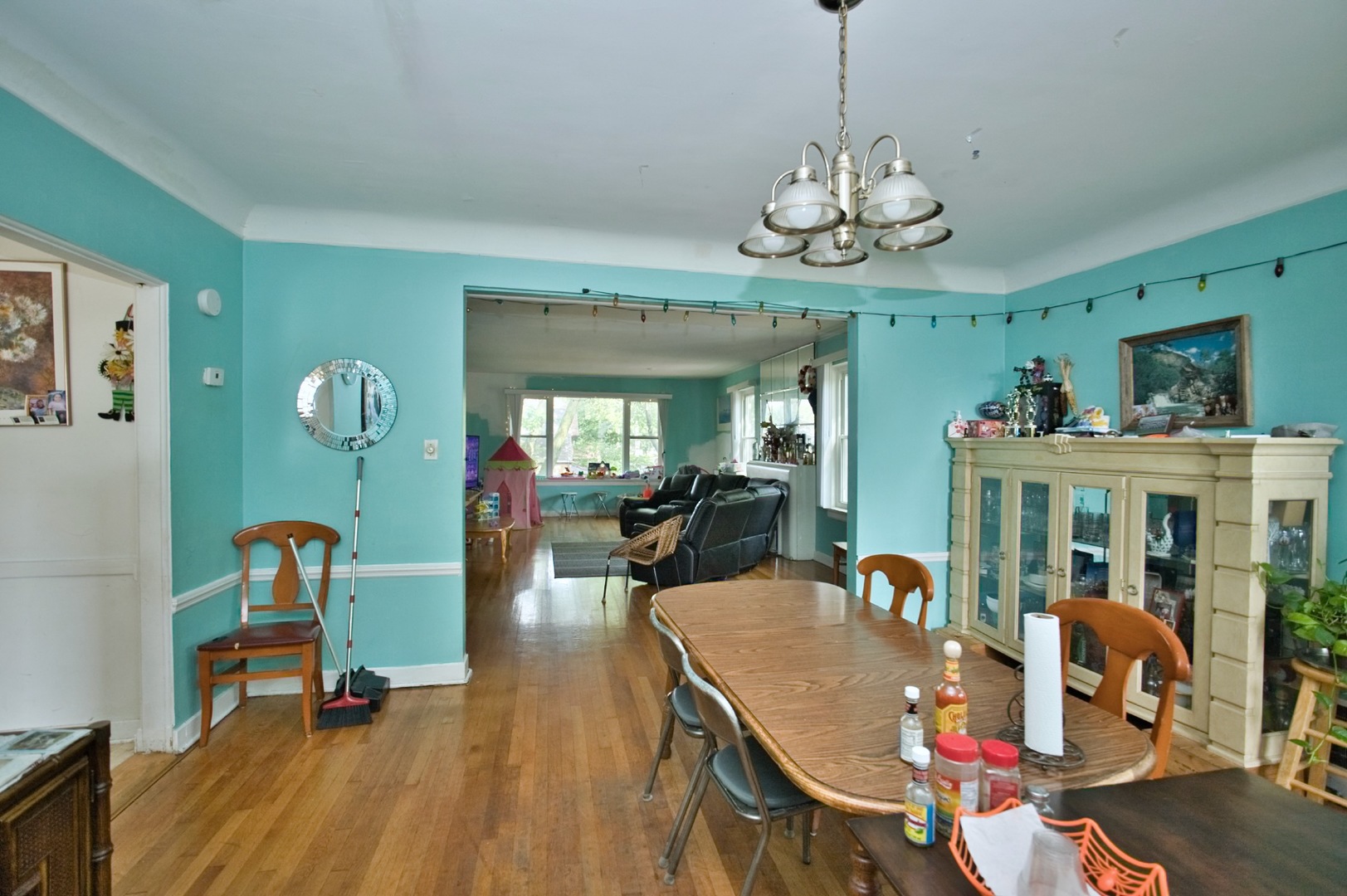 2535 W Glenlake Avenue