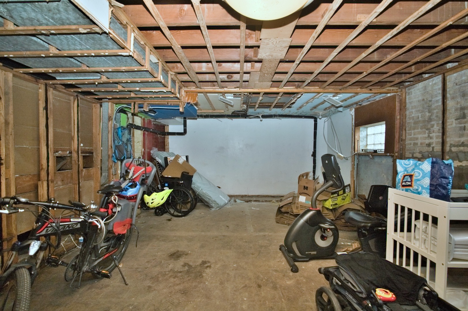 2535 W Glenlake Avenue