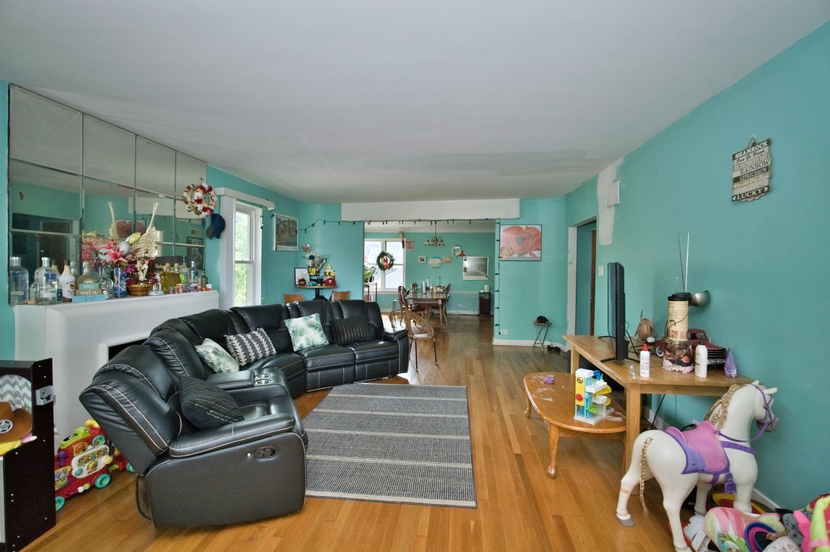 2535 W Glenlake Avenue