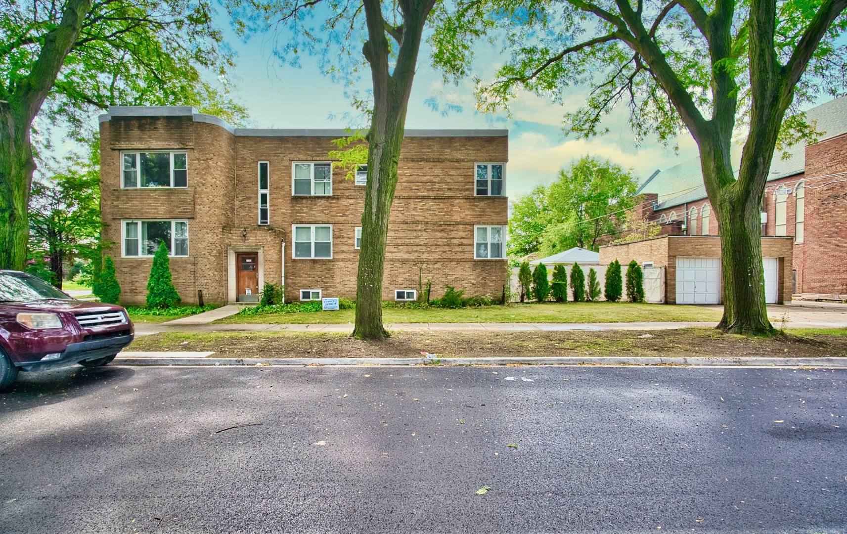 2535 W Glenlake Avenue