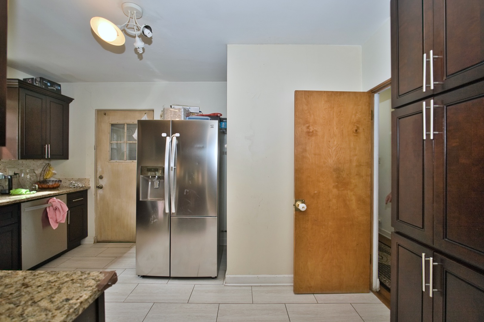 2535 W Glenlake Avenue