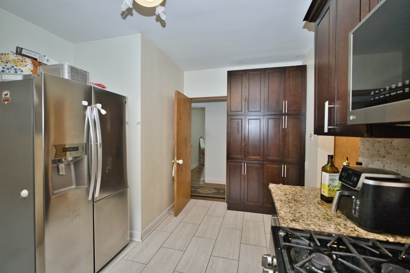 2535 W Glenlake Avenue