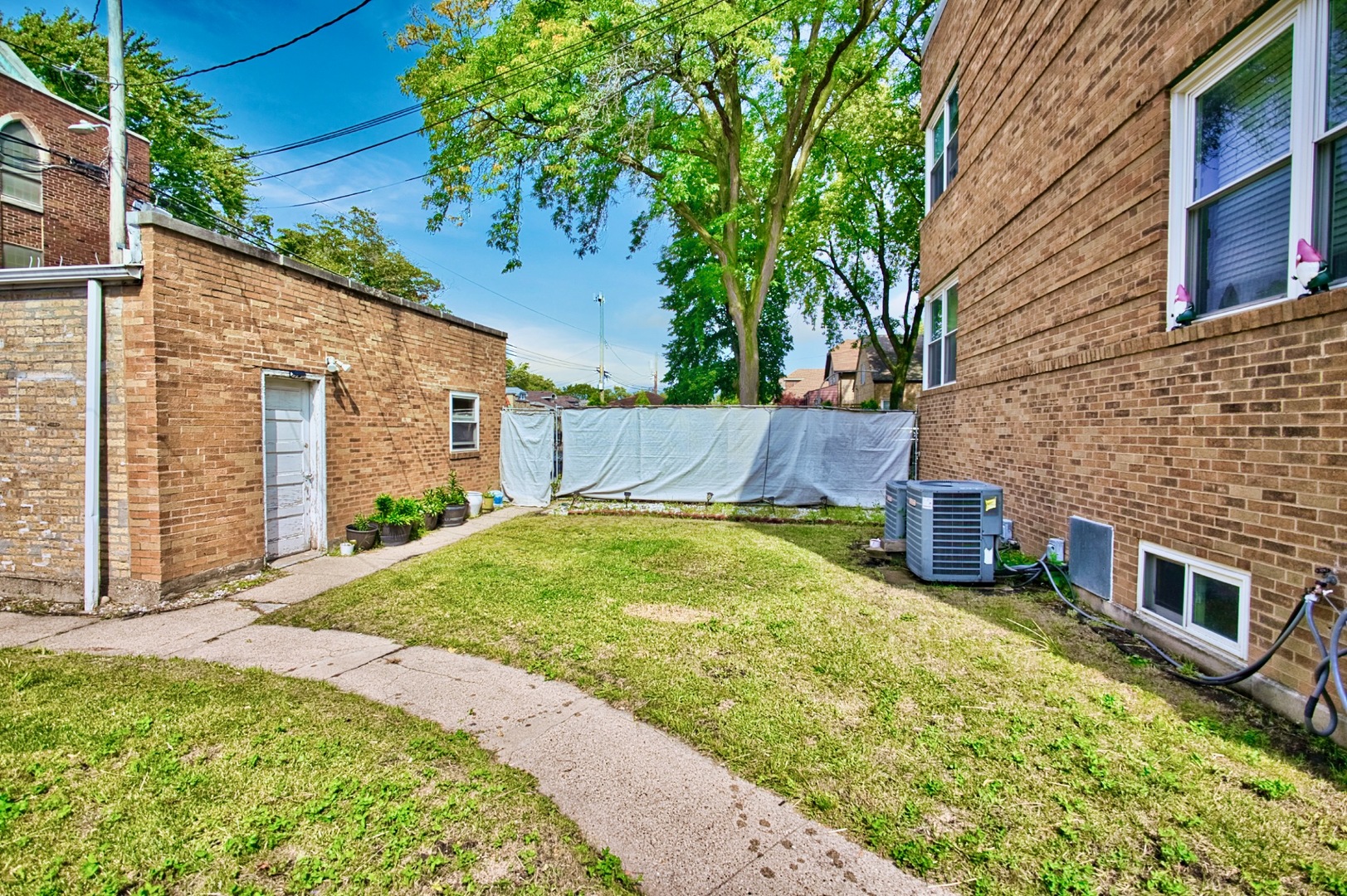 2535 W Glenlake Avenue