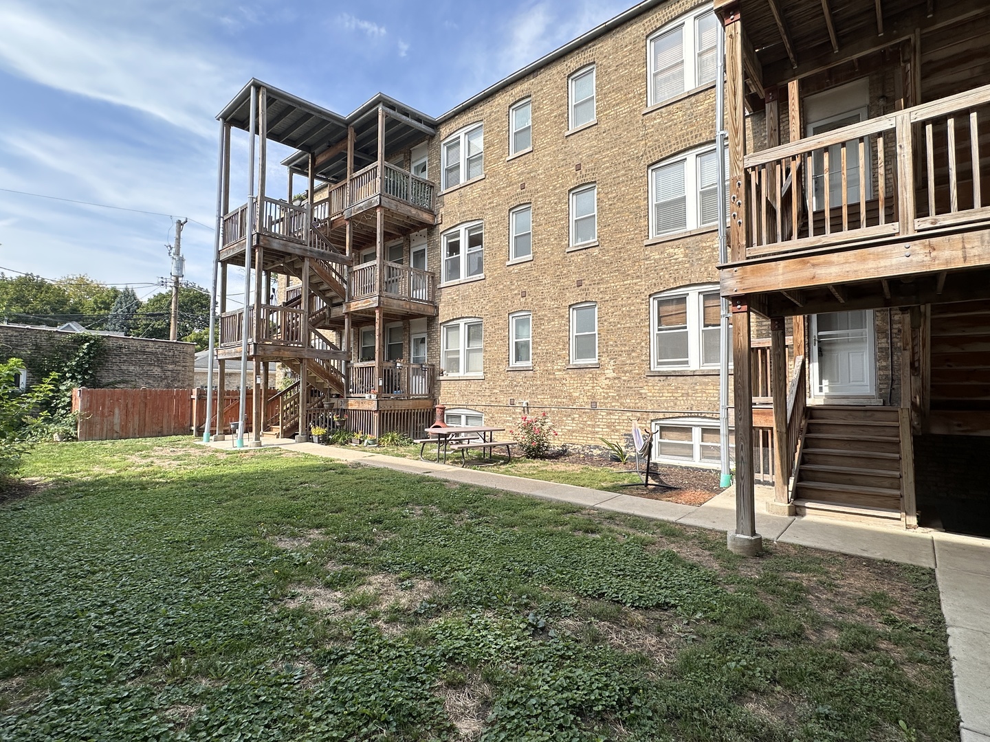 4447 W Sunnyside Avenue Unit: 1