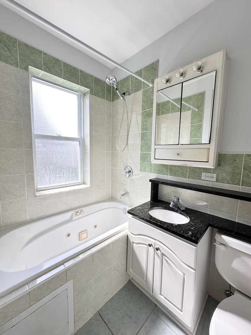 4447 W Sunnyside Avenue Unit: 1