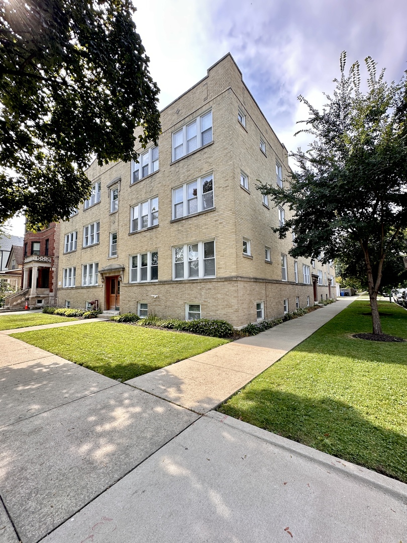 4447 W Sunnyside Avenue Unit: 1