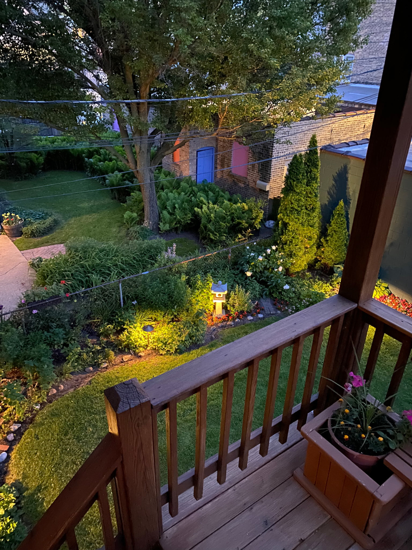 1433 W Rosemont Avenue Unit: 2W