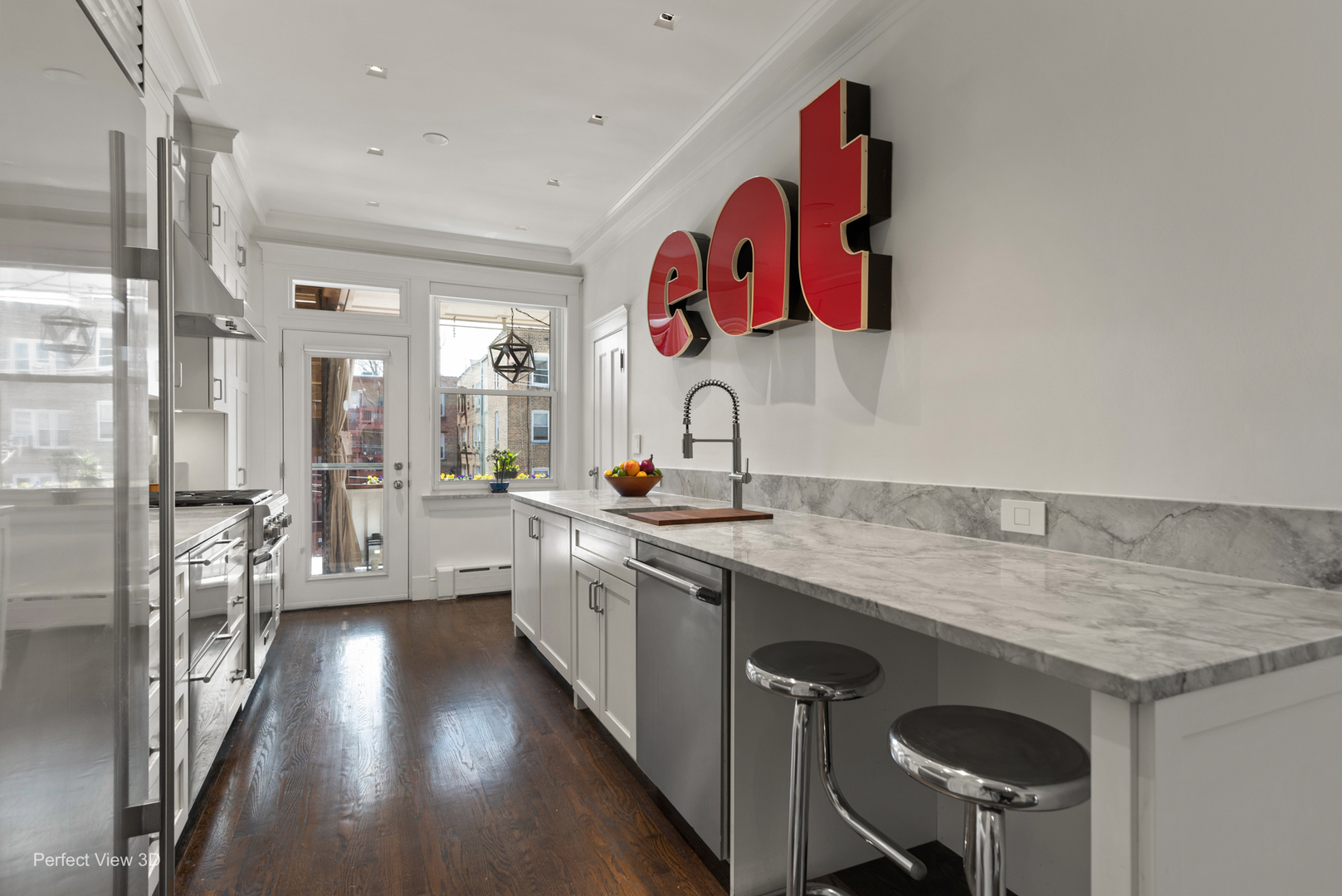1433 W Rosemont Avenue Unit: 2W