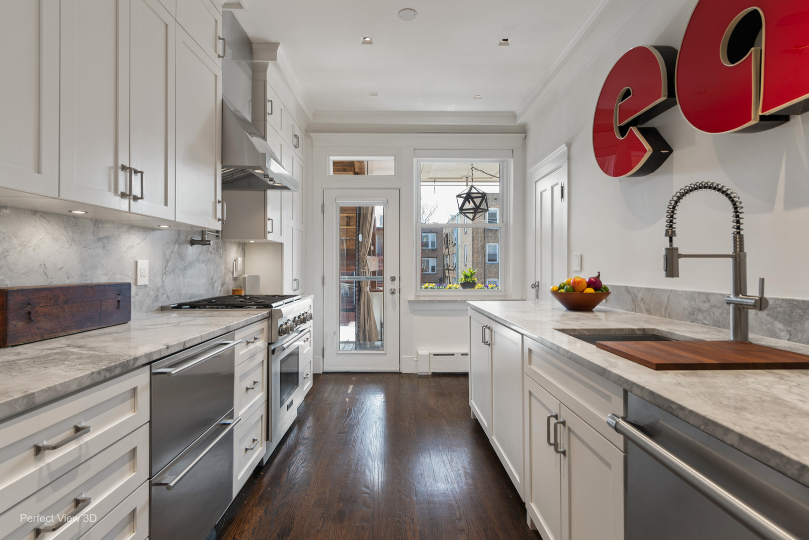 1433 W Rosemont Avenue Unit: 2W
