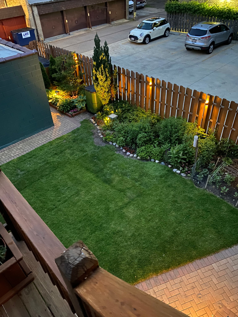 1433 W Rosemont Avenue Unit: 2W