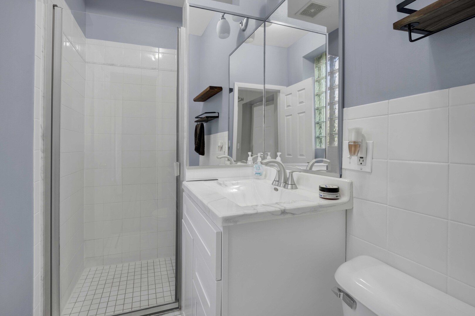 1712 W Wilson Avenue Unit: 3E