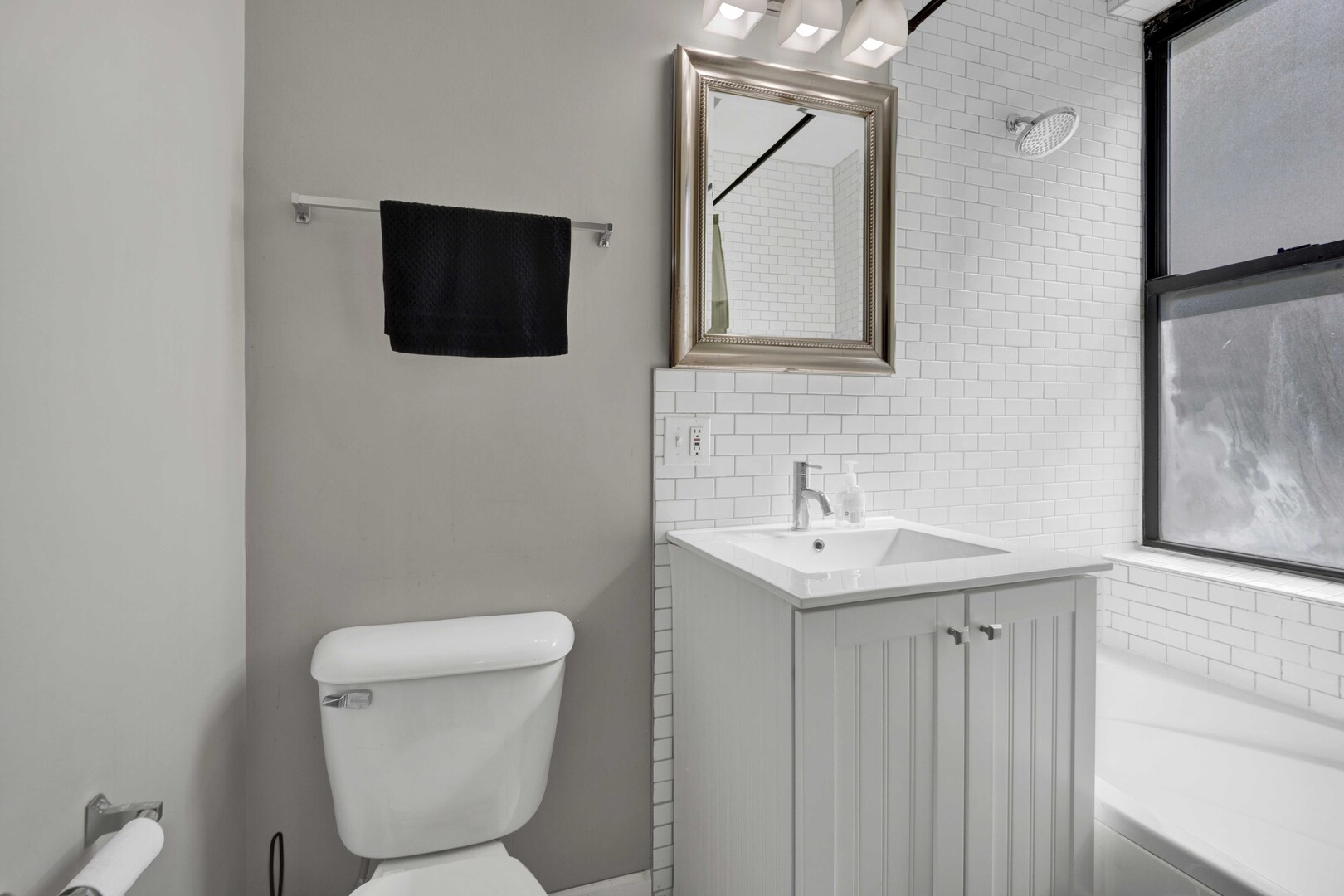 1712 W Wilson Avenue Unit: 3E