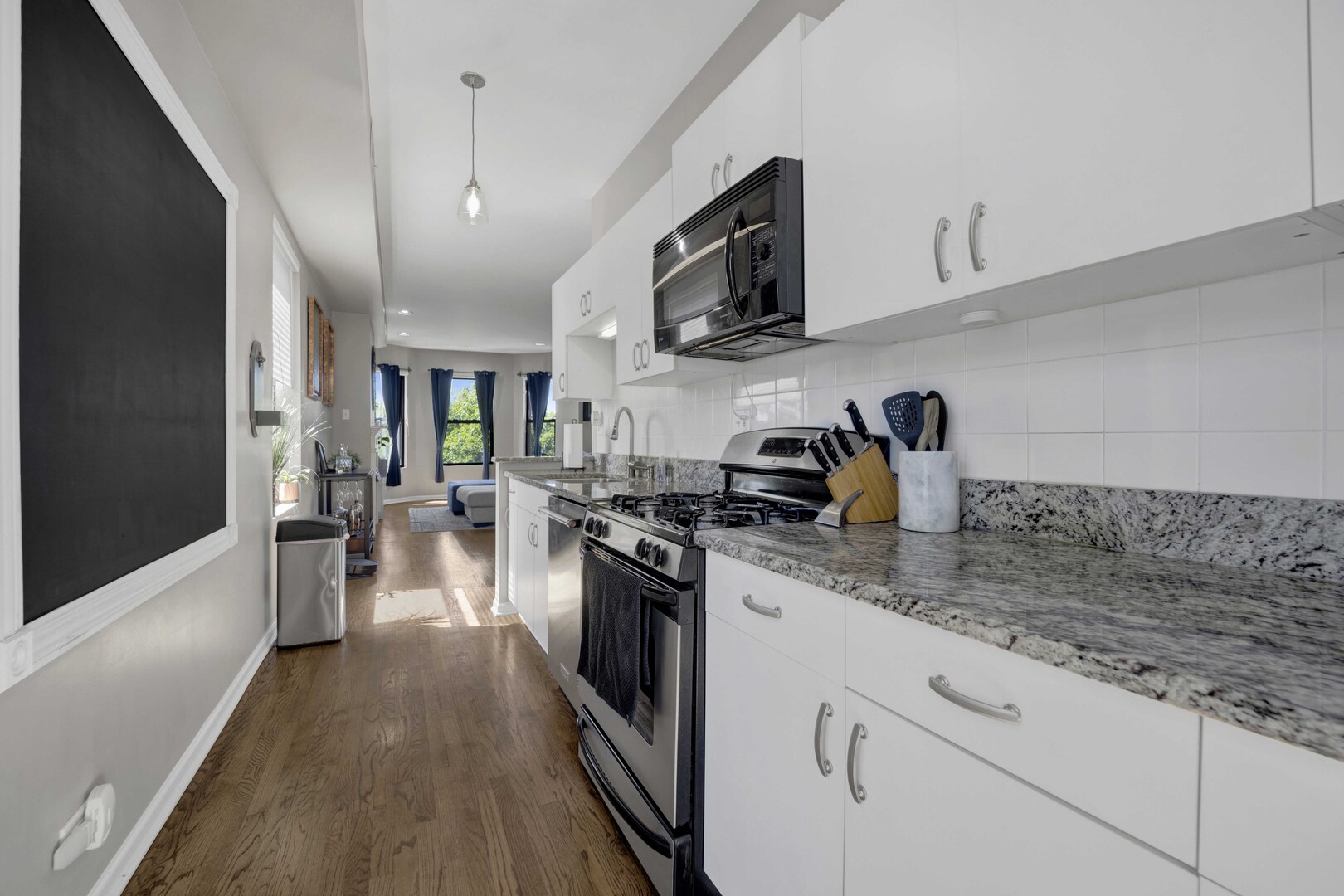 1712 W Wilson Avenue Unit: 3E