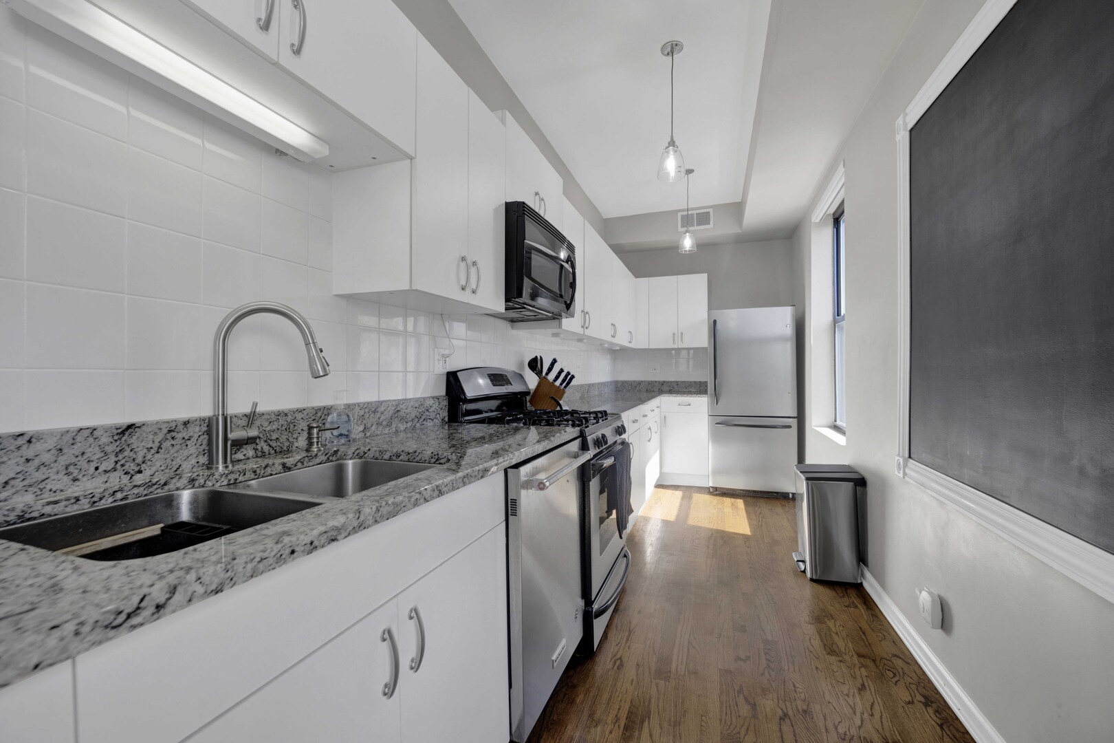 1712 W Wilson Avenue Unit: 3E