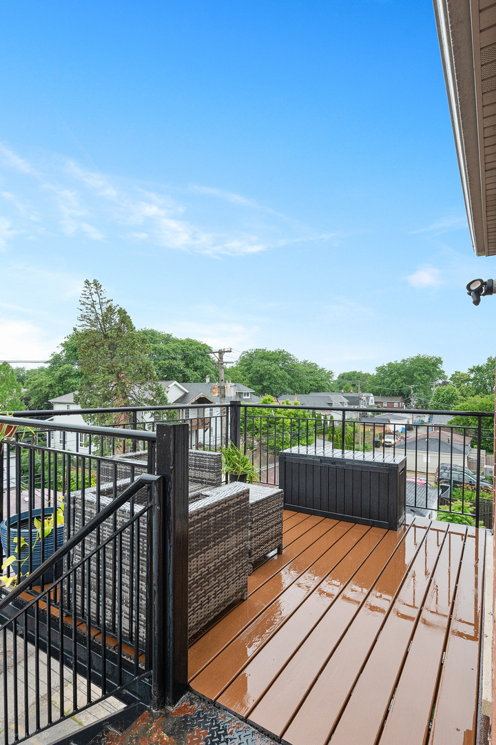 5617 W Lawrence Avenue Unit: 3