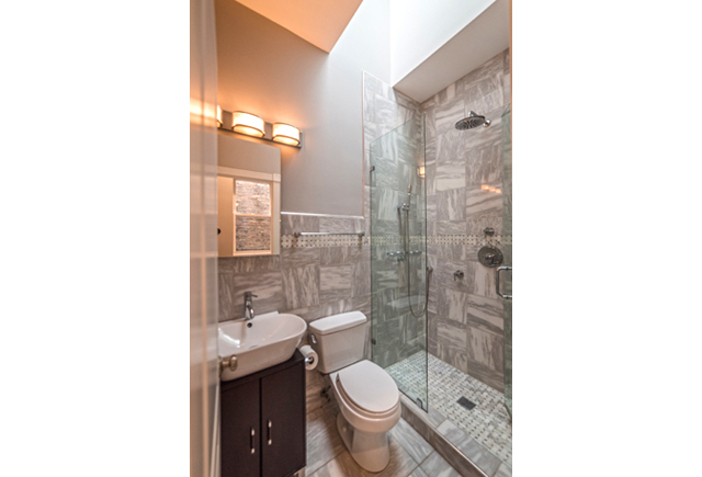 1437 N WASHTENAW Avenue Unit: 3