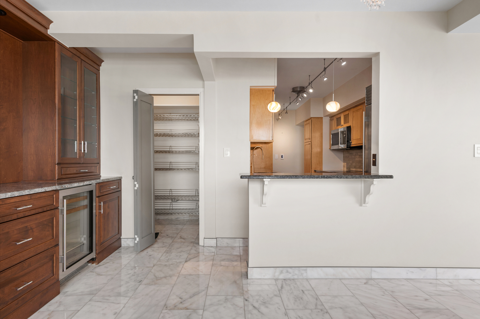 3180 N Lake Shore Drive Unit: 17F
