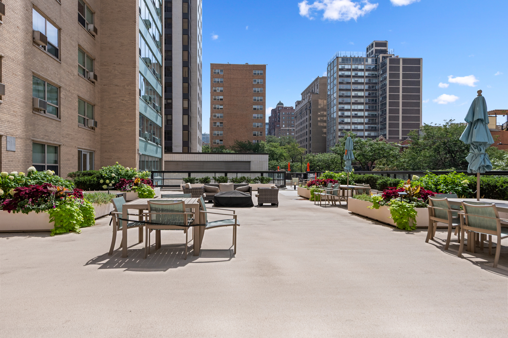 3180 N Lake Shore Drive Unit: 17F