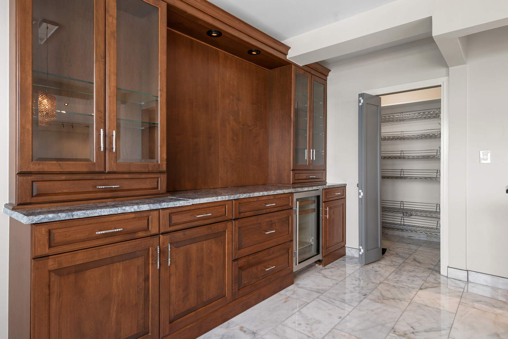 3180 N Lake Shore Drive Unit: 17F