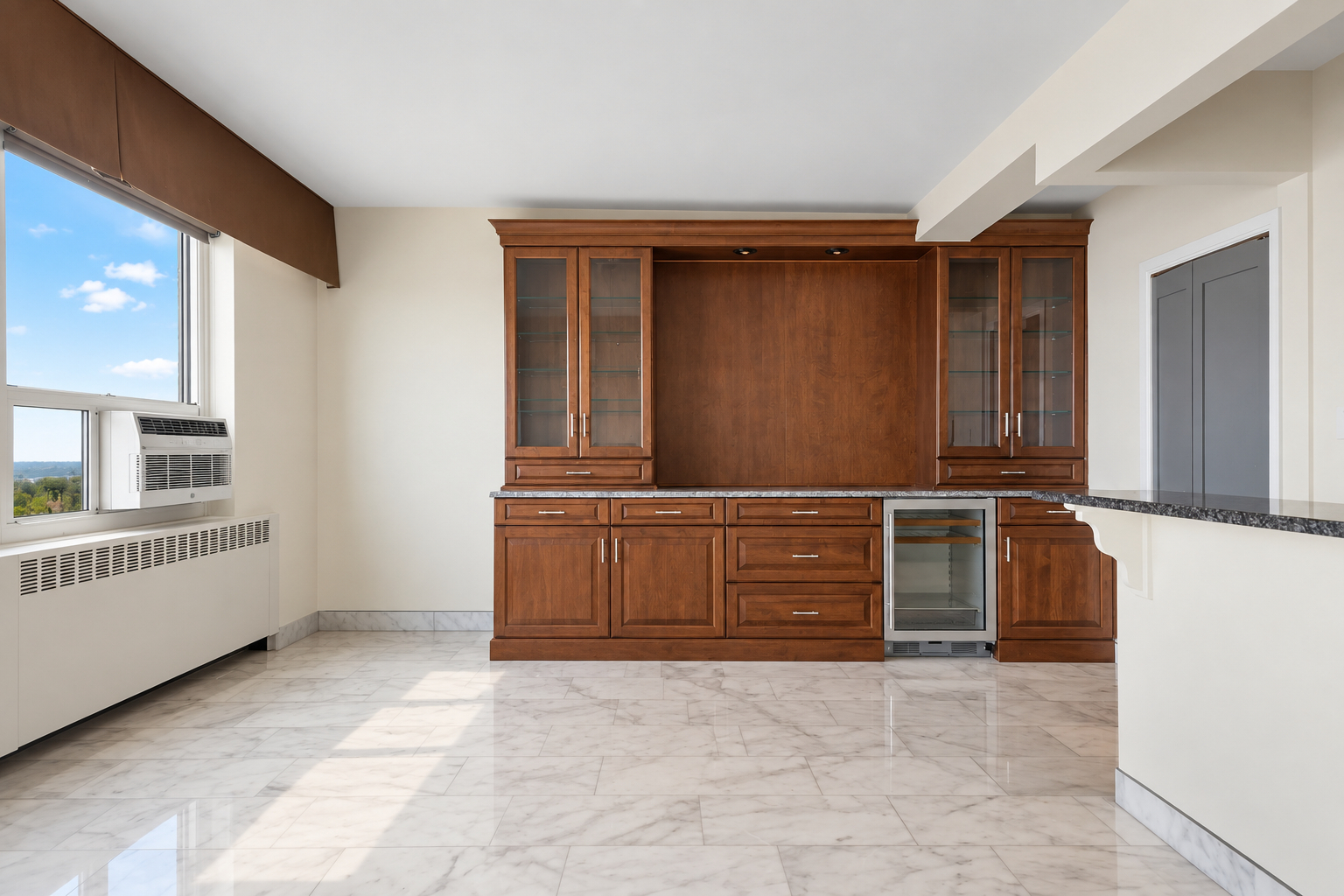 3180 N Lake Shore Drive Unit: 17F