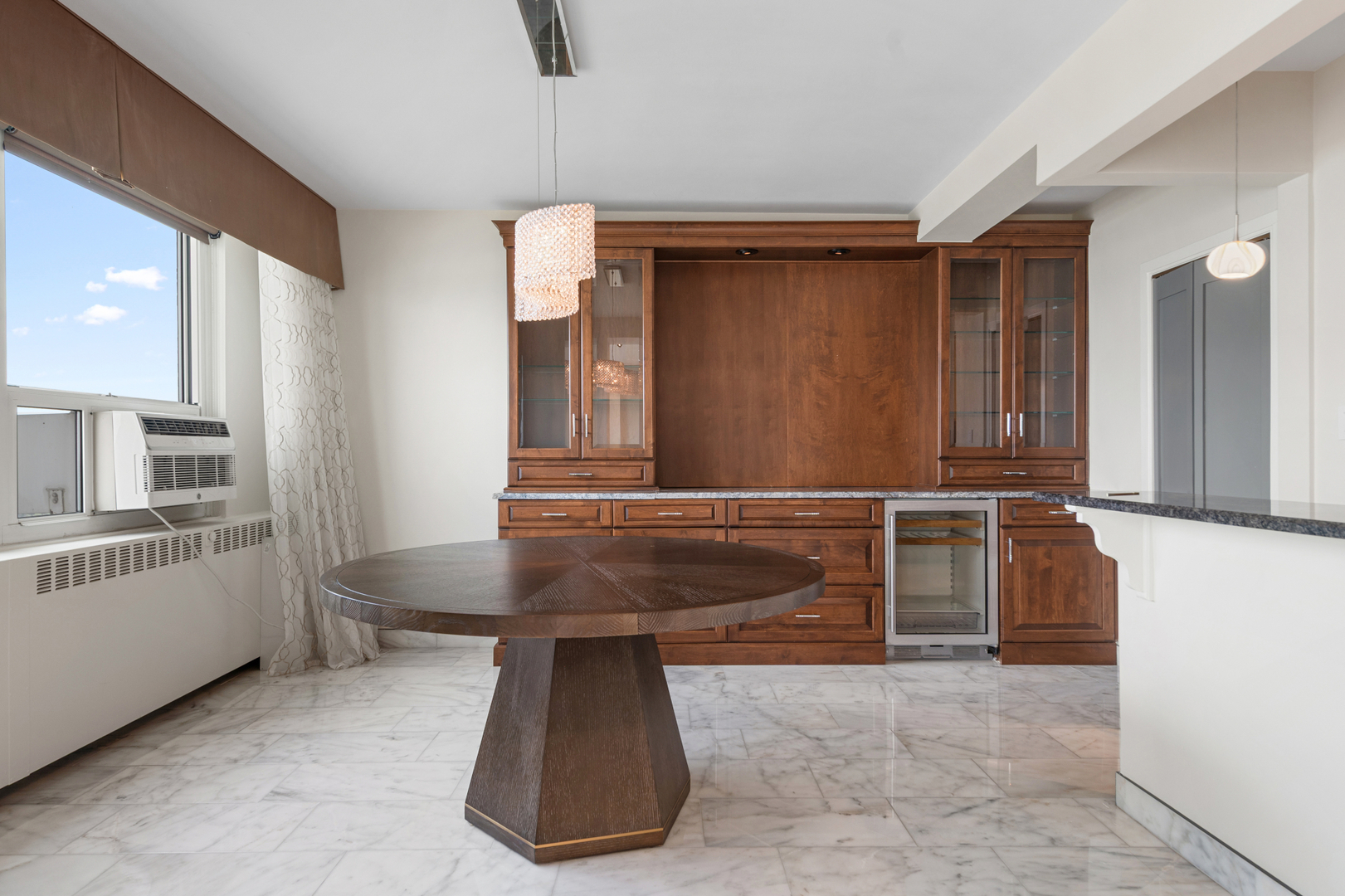 3180 N Lake Shore Drive Unit: 17F