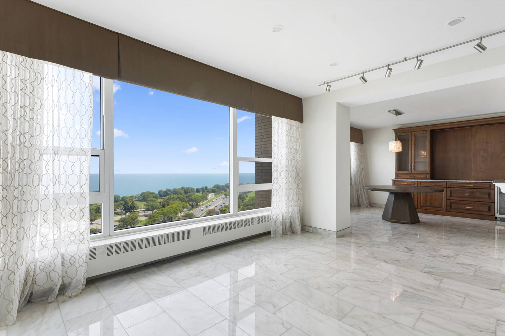 3180 N Lake Shore Drive Unit: 17F