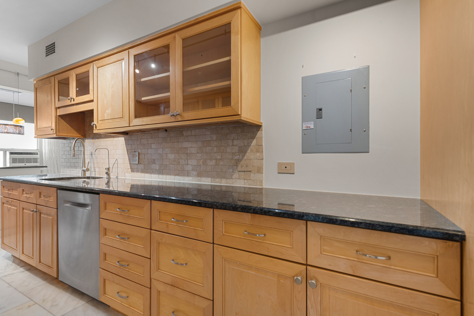 3180 N Lake Shore Drive Unit: 17F