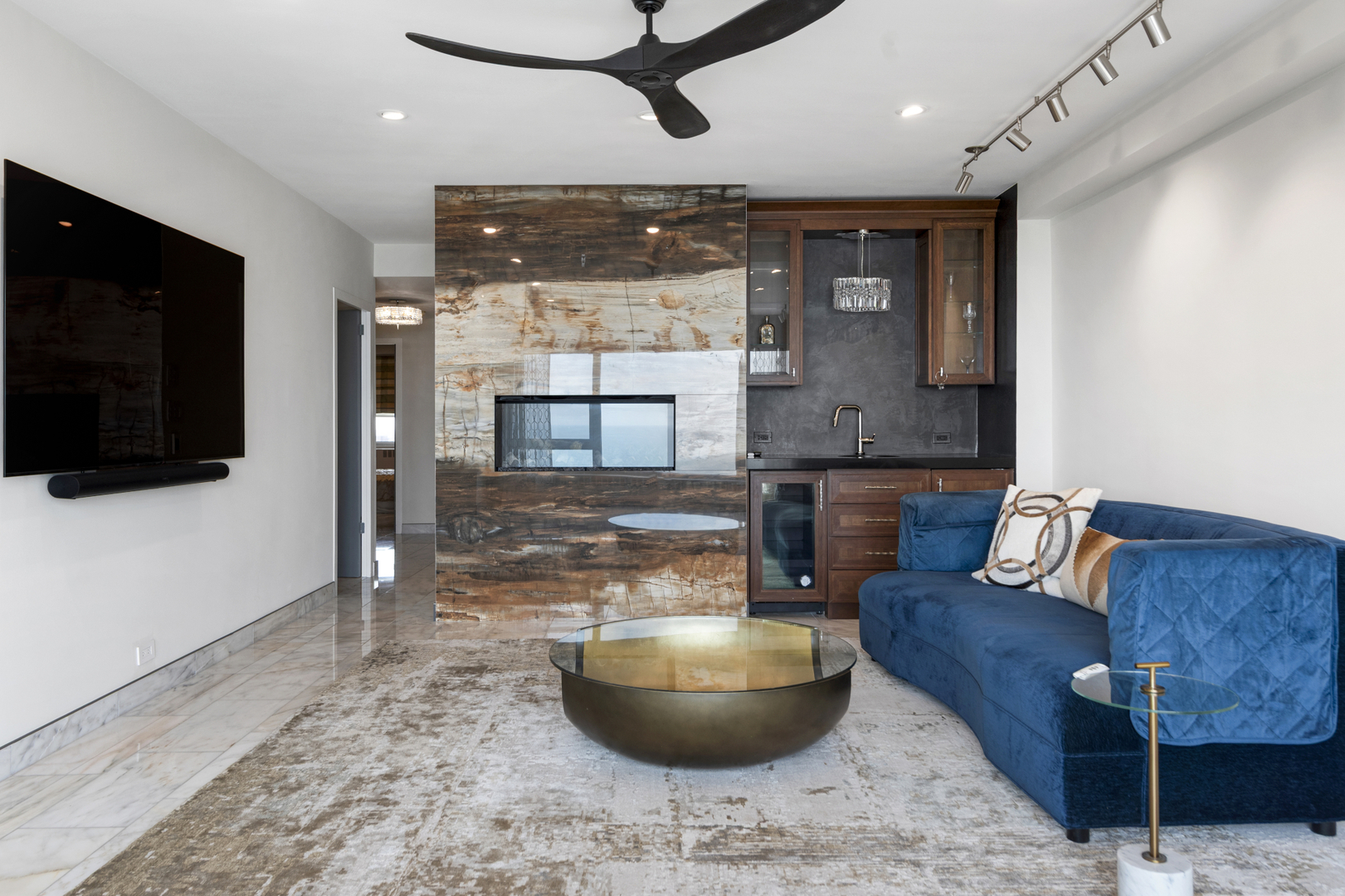 3180 N Lake Shore Drive Unit: 17F