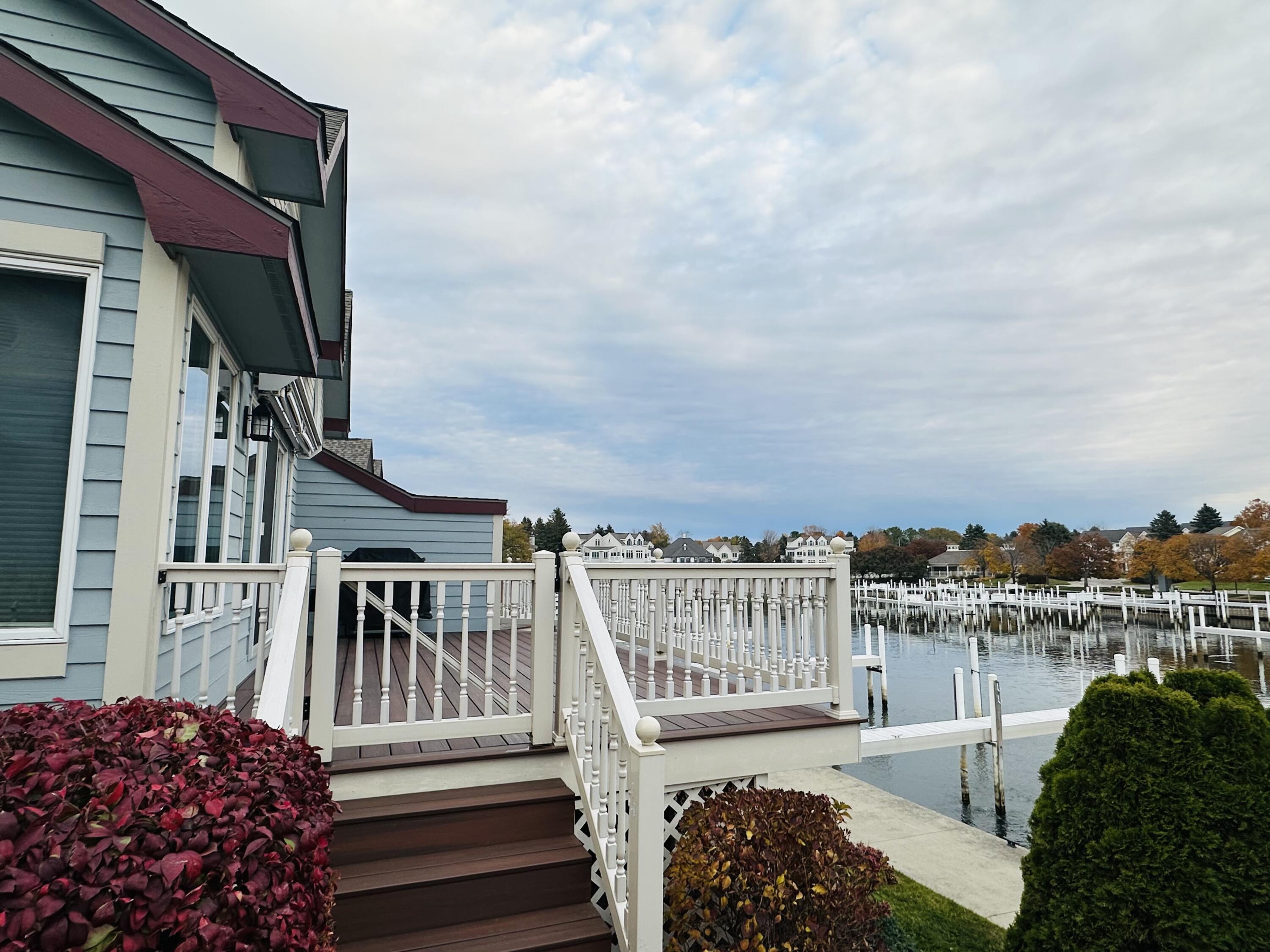 279 N Lakeshore Drive