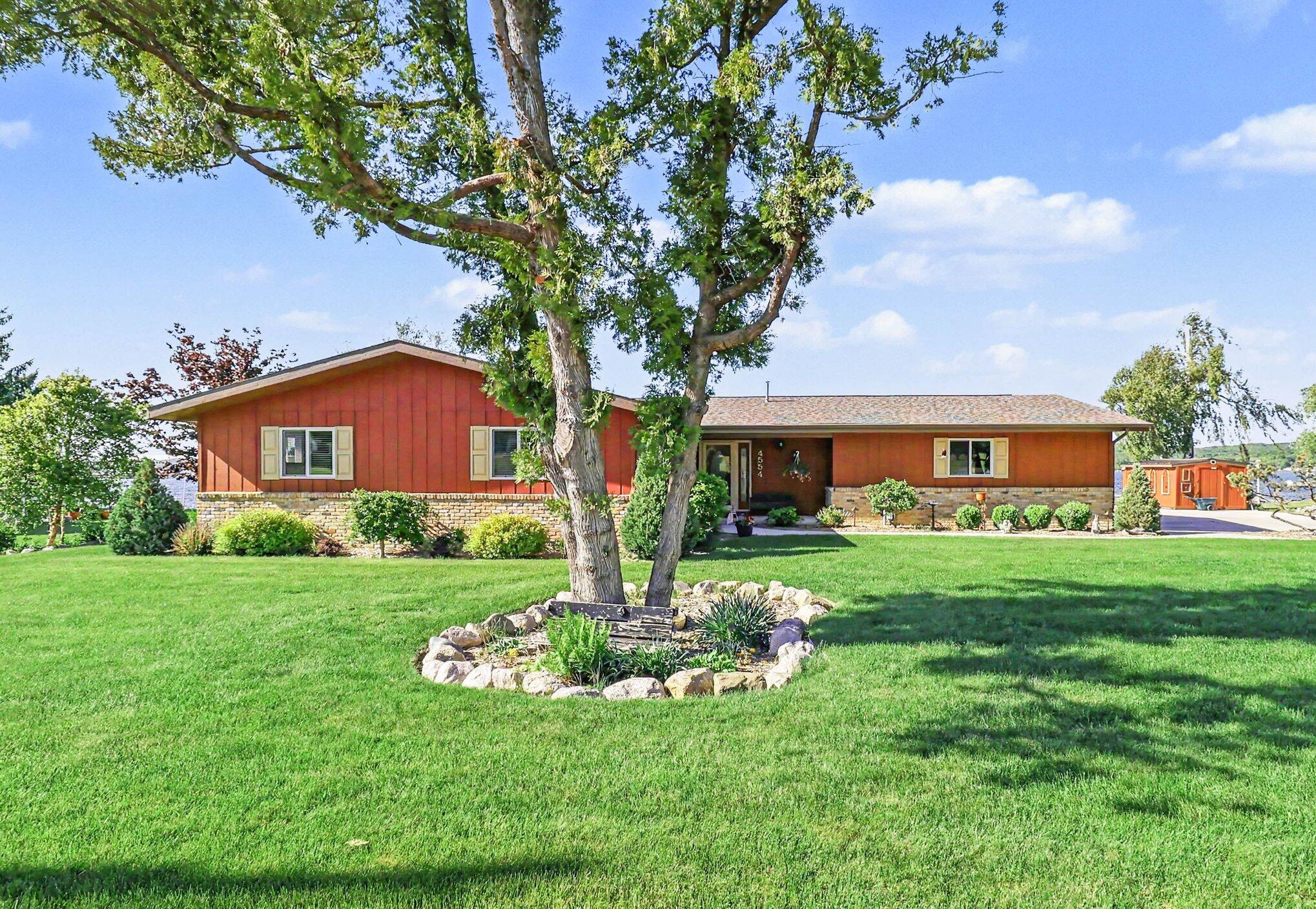 4554 Crescent Beach
