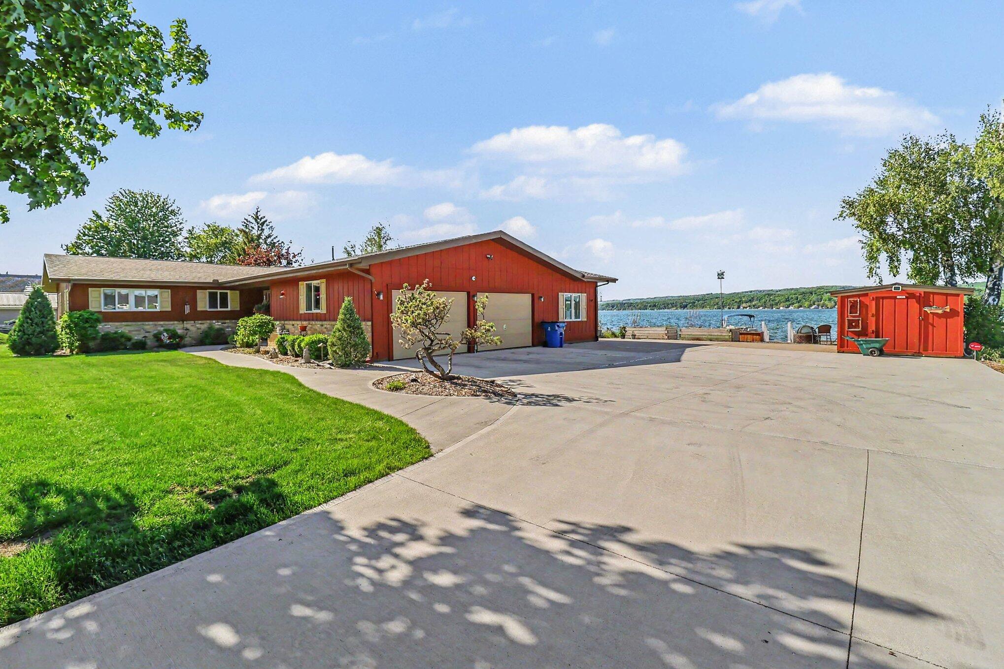 4554 Crescent Beach