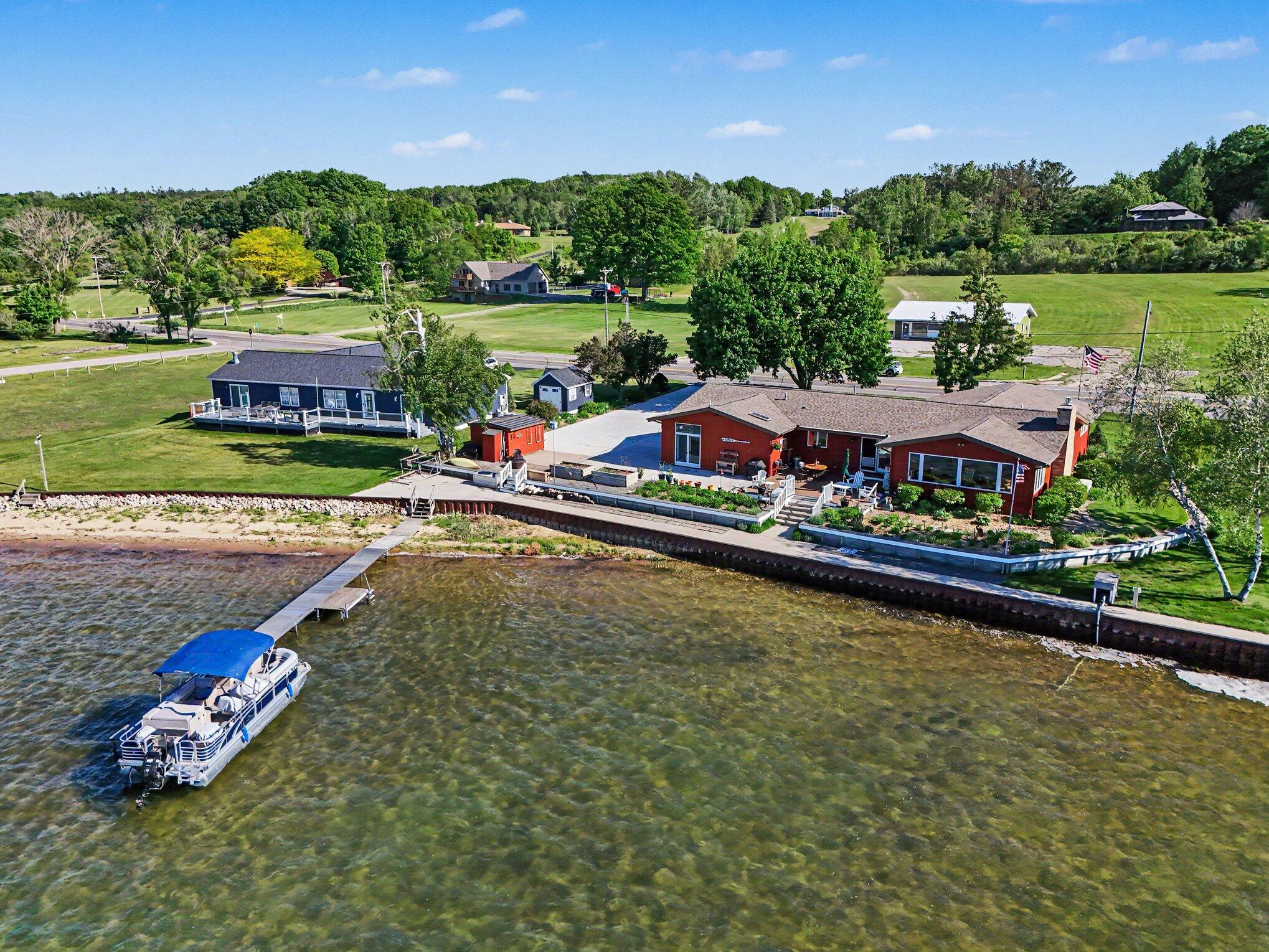4554 Crescent Beach