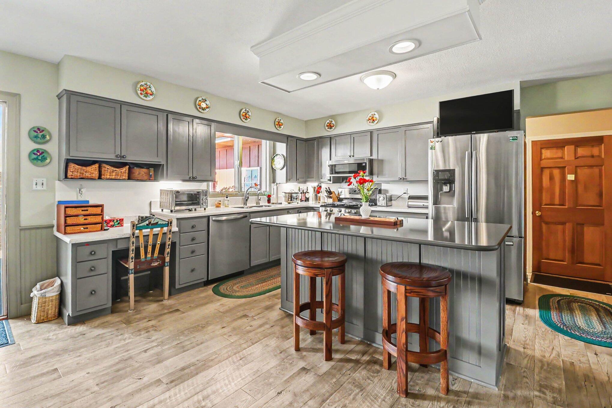 4554 Crescent Beach