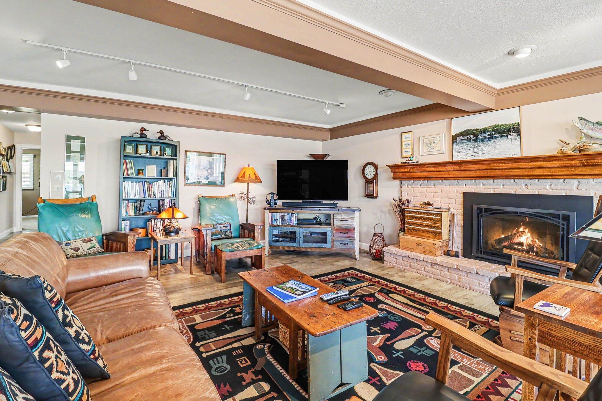 4554 Crescent Beach
