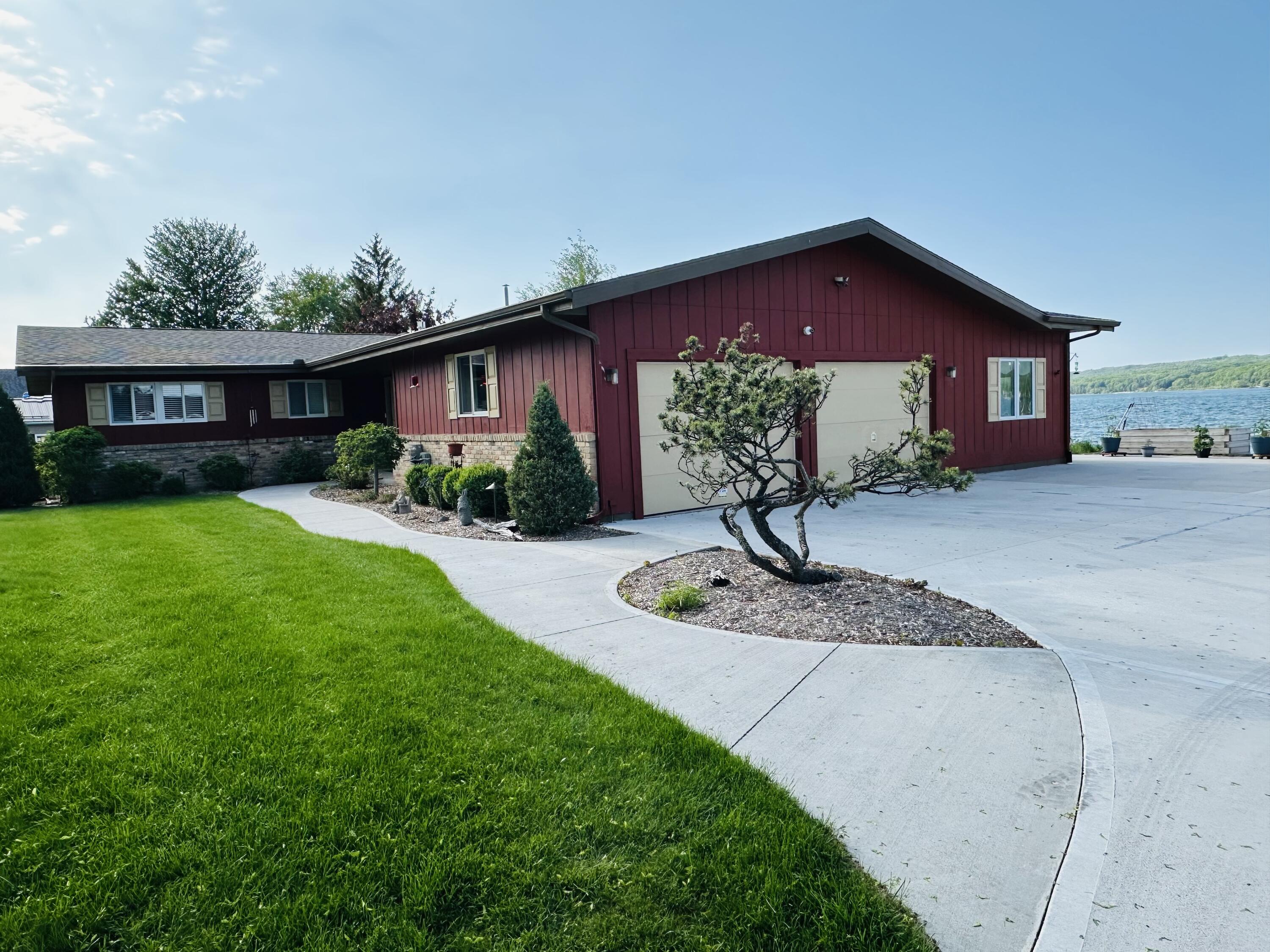 4554 Crescent Beach
