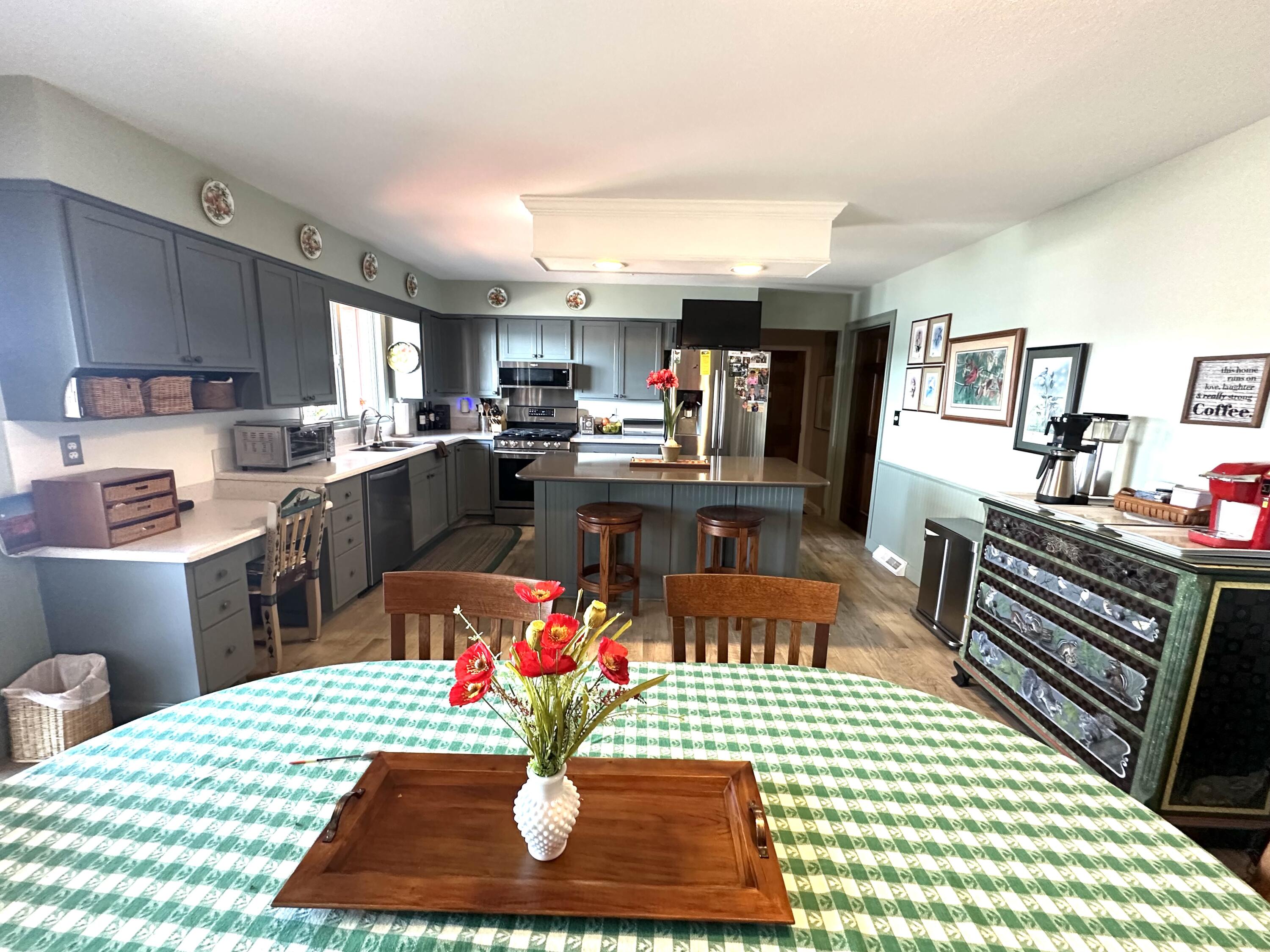 4554 Crescent Beach
