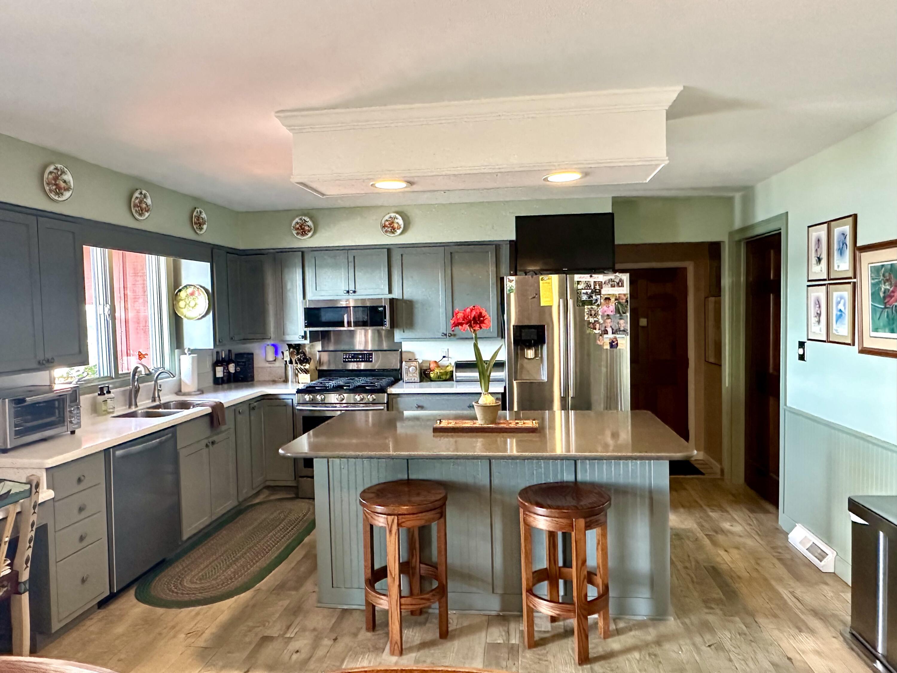 4554 Crescent Beach