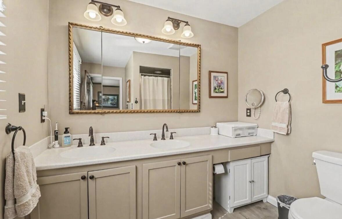 4554 Crescent Beach