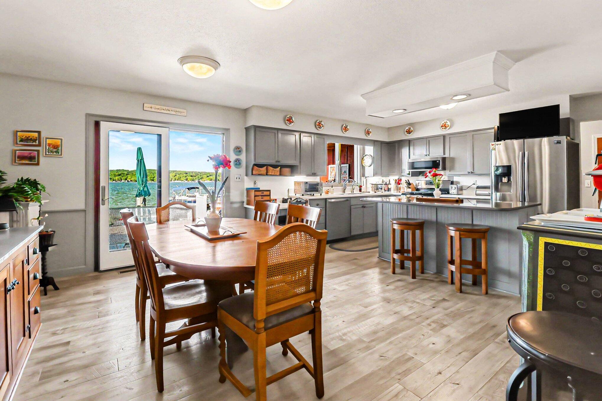 4554 Crescent Beach