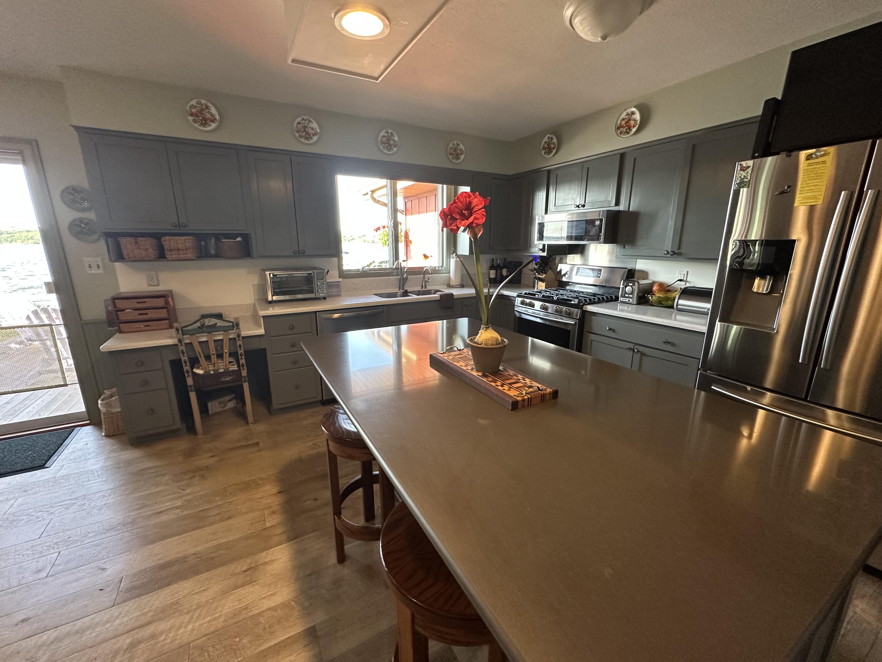 4554 Crescent Beach
