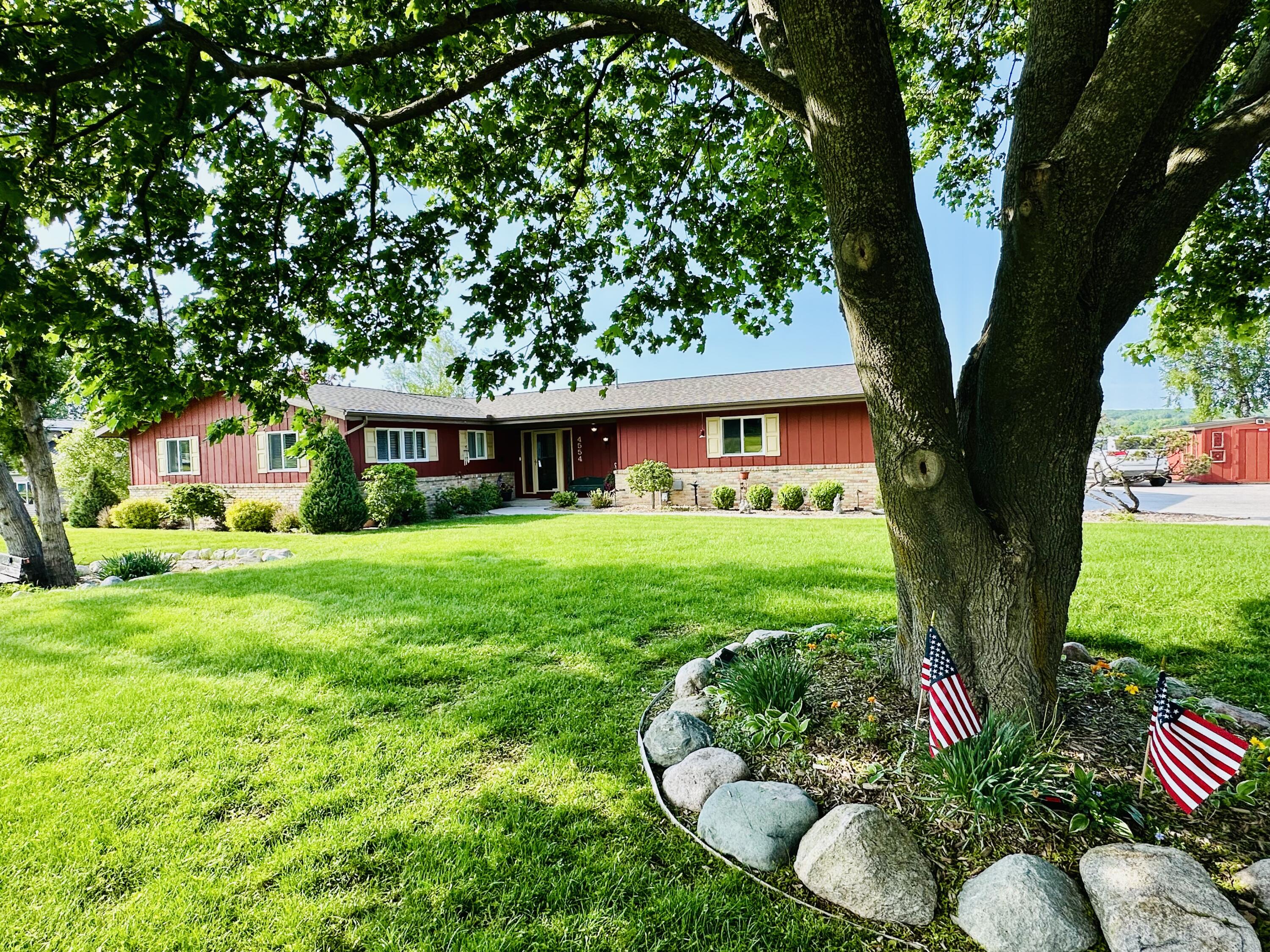 4554 Crescent Beach