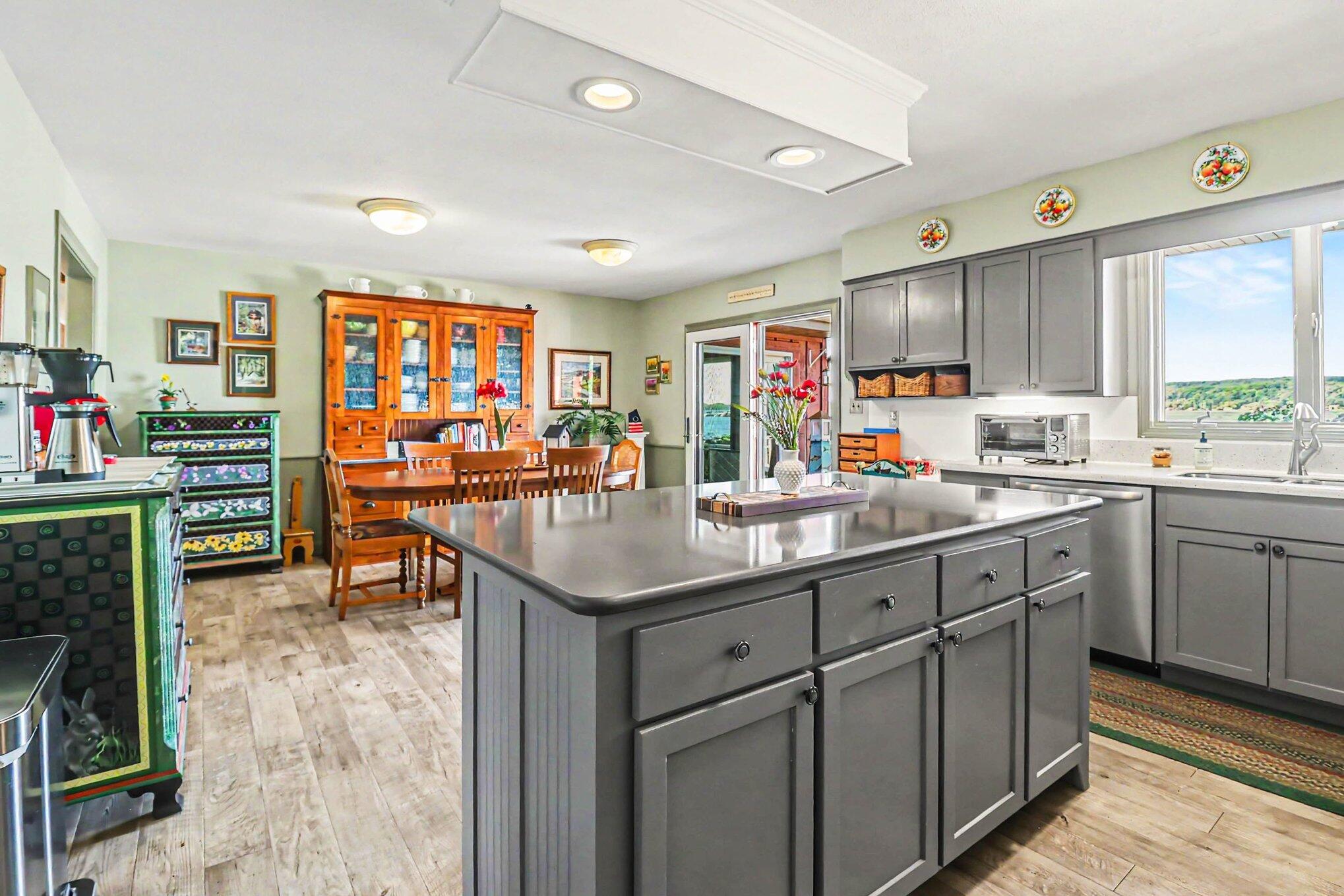 4554 Crescent Beach