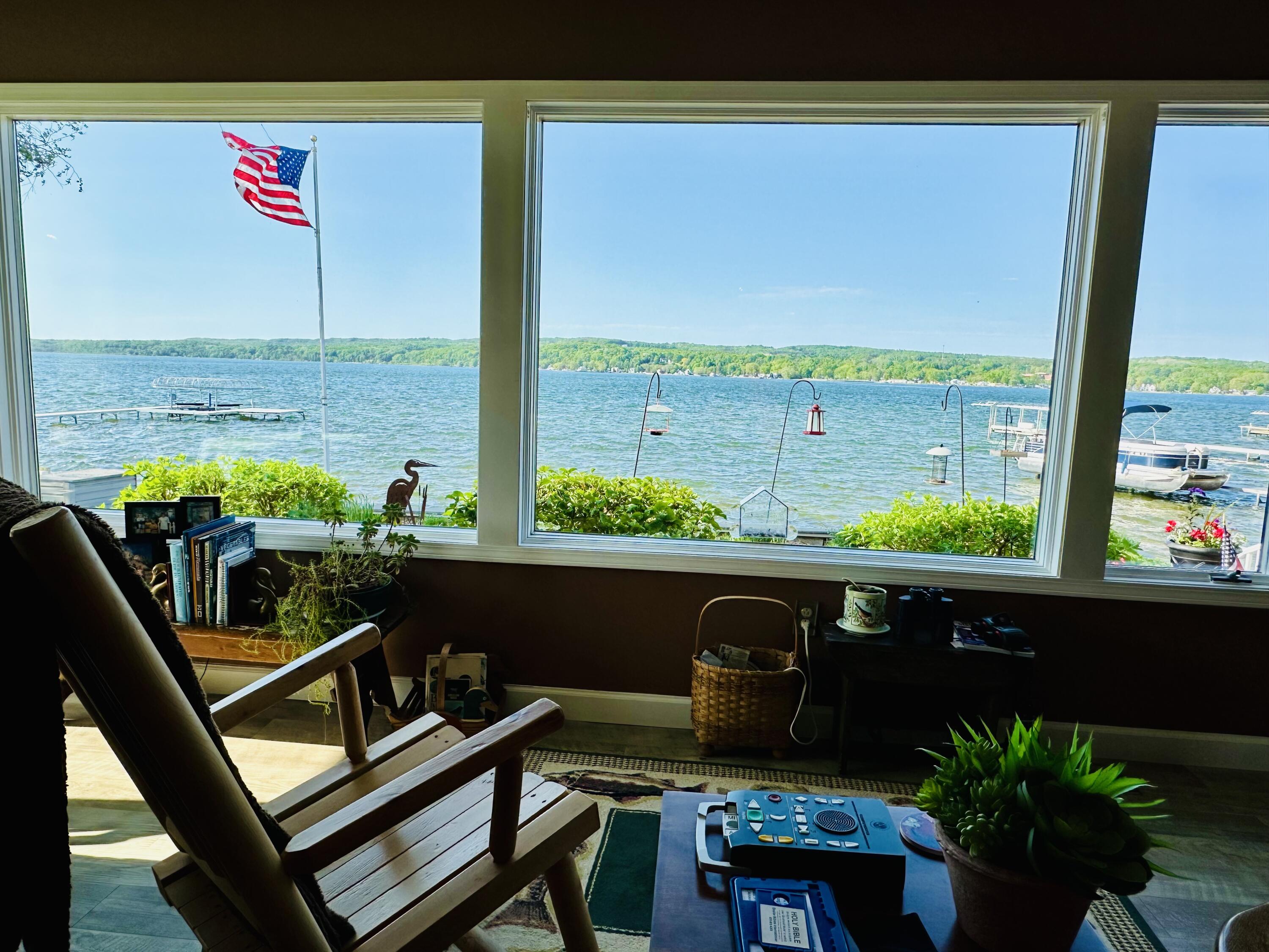 4554 Crescent Beach