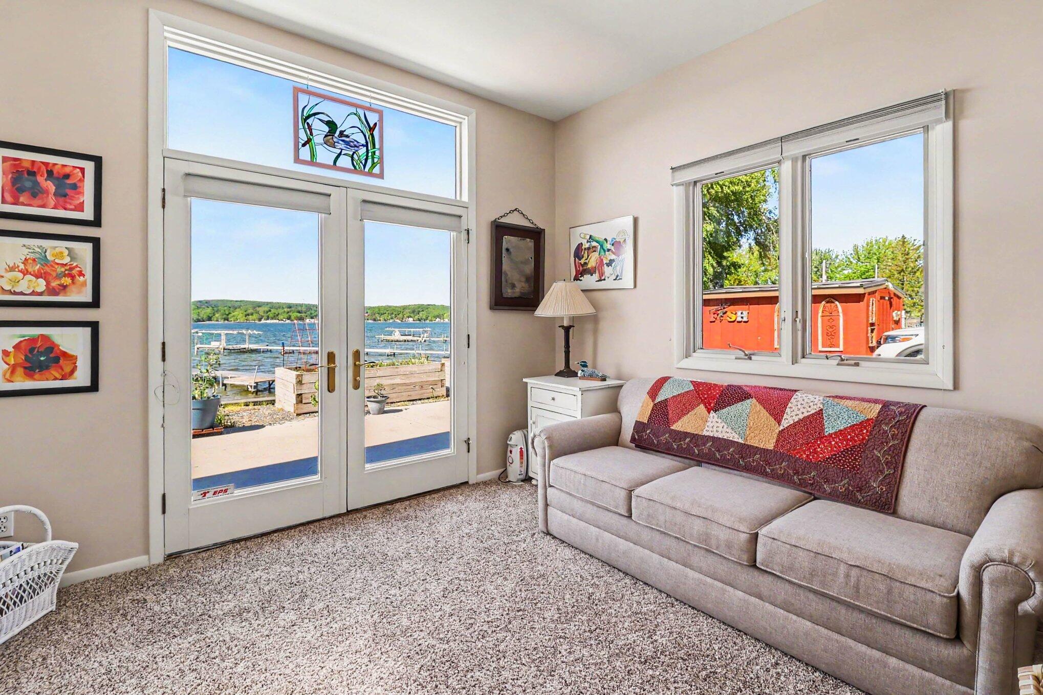 4554 Crescent Beach